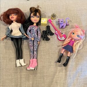 BRATZ Doll Lot 3 Dolls + Accessories
